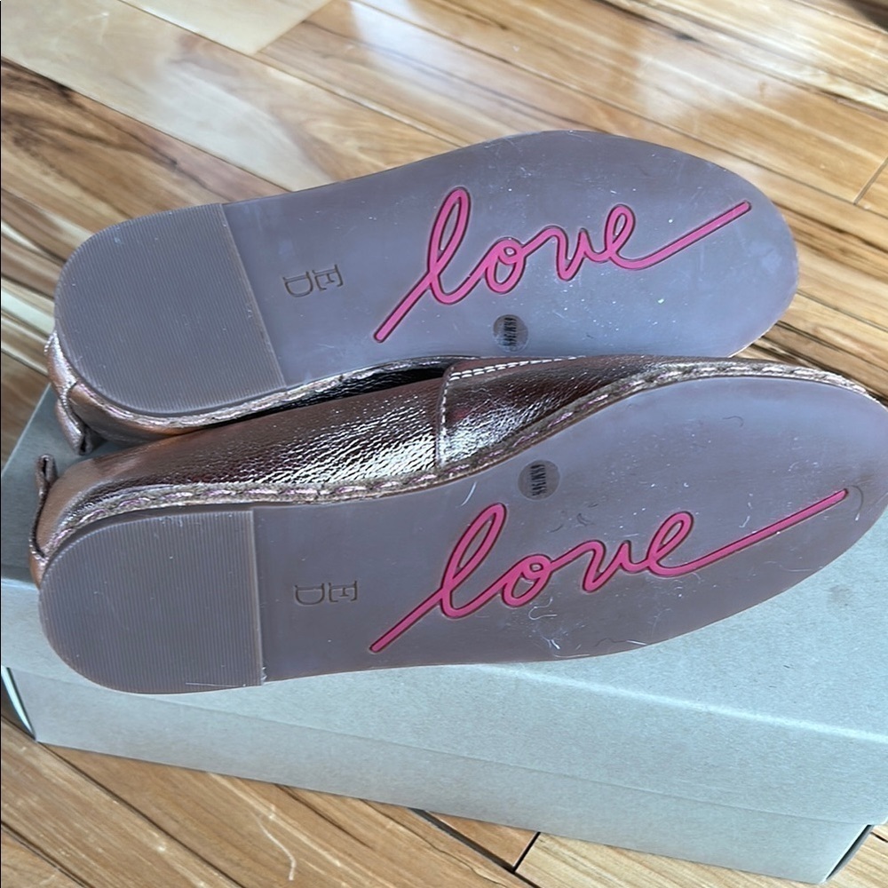 Ellen DeGeneres Metallic Rose Gold Loafers with Textured Finish - Picture 10 of 11